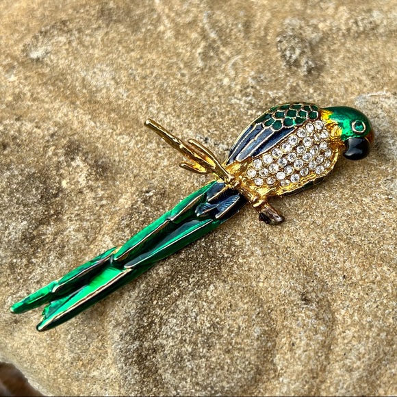 Vibrant blue and green parrot brooch encrusted with rhinestones - Picture 2 of 6
